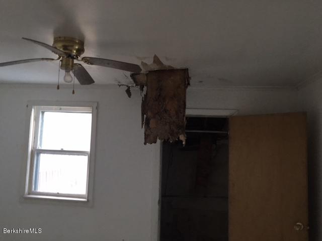 156 Elizabeth Street Pittsfield, MA 01201 - Photo 4 of 9