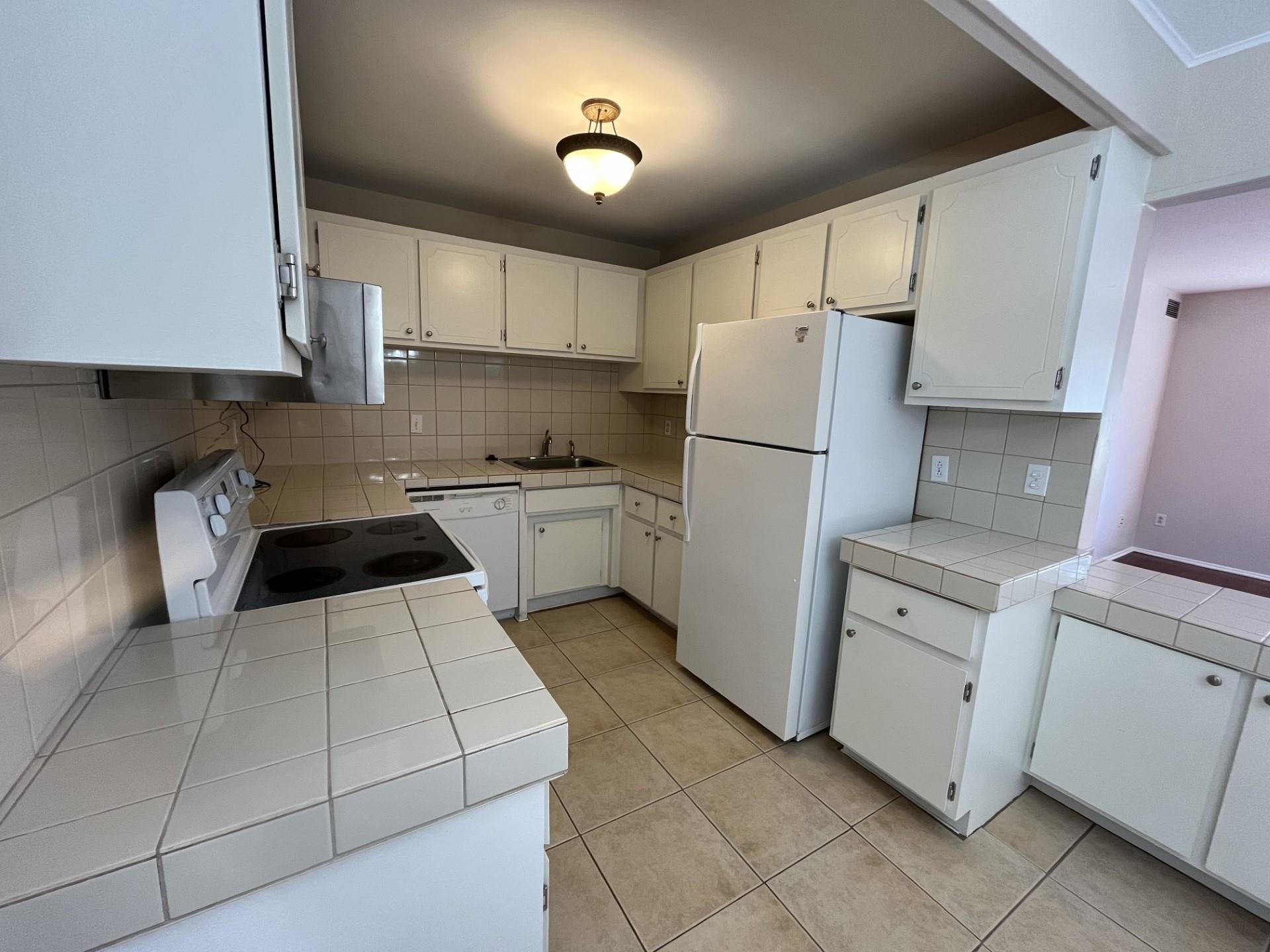2309 Walton Rochester, MI 48309 - Photo 17 of 22 50124483-16.JPG