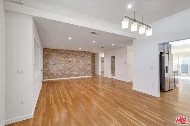 $5,500 | 5400 West 82nd Street, Los Angeles, CA 90045