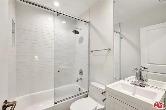 $5,500 | 5400 West 82nd Street, Los Angeles, CA 90045