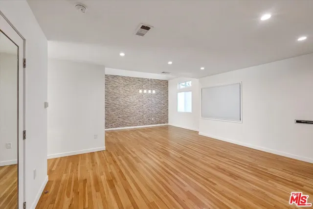 $5,500 | 5400 West 82nd Street, Los Angeles, CA 90045