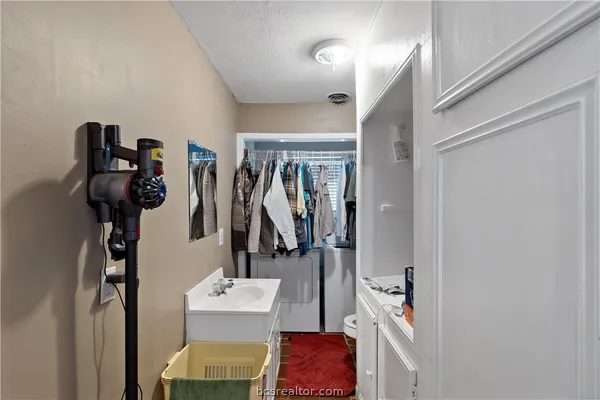 $599,000 | 8166 Riley Road, Bryan, TX 77808