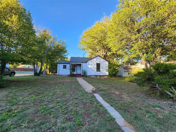 $1,800 | 1516 Lindsey Street, Denton, TX 76205