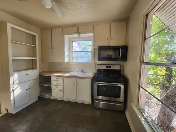 $1,800 | 1516 Lindsey Street, Denton, TX 76205