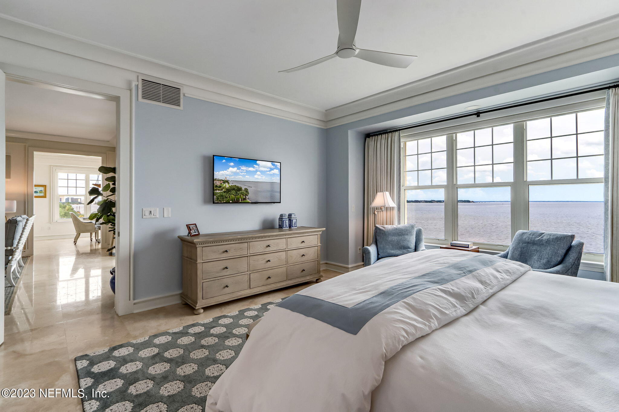 2358 Riverside Avenue, Unit 401 Jacksonville, FL 32204 - Photo 39 of 92 a bedroom with a bed and a window