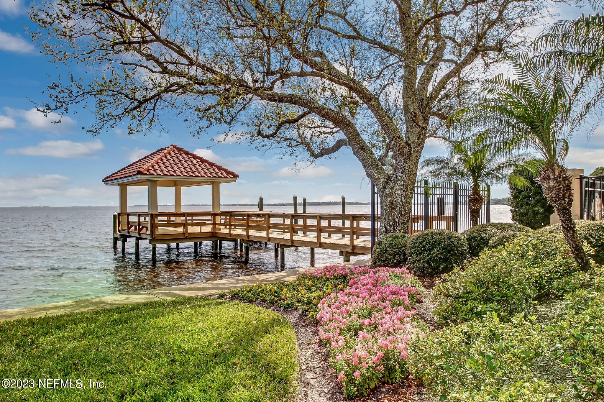 2358 Riverside Avenue, Unit 401 Jacksonville, FL 32204 - Photo 81 of 92 a backyard of a house with table and chairs