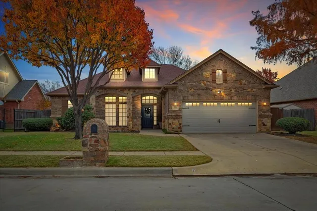 $439,900 | 6910 Tradonna Lane, North Richland Hills, TX 76182