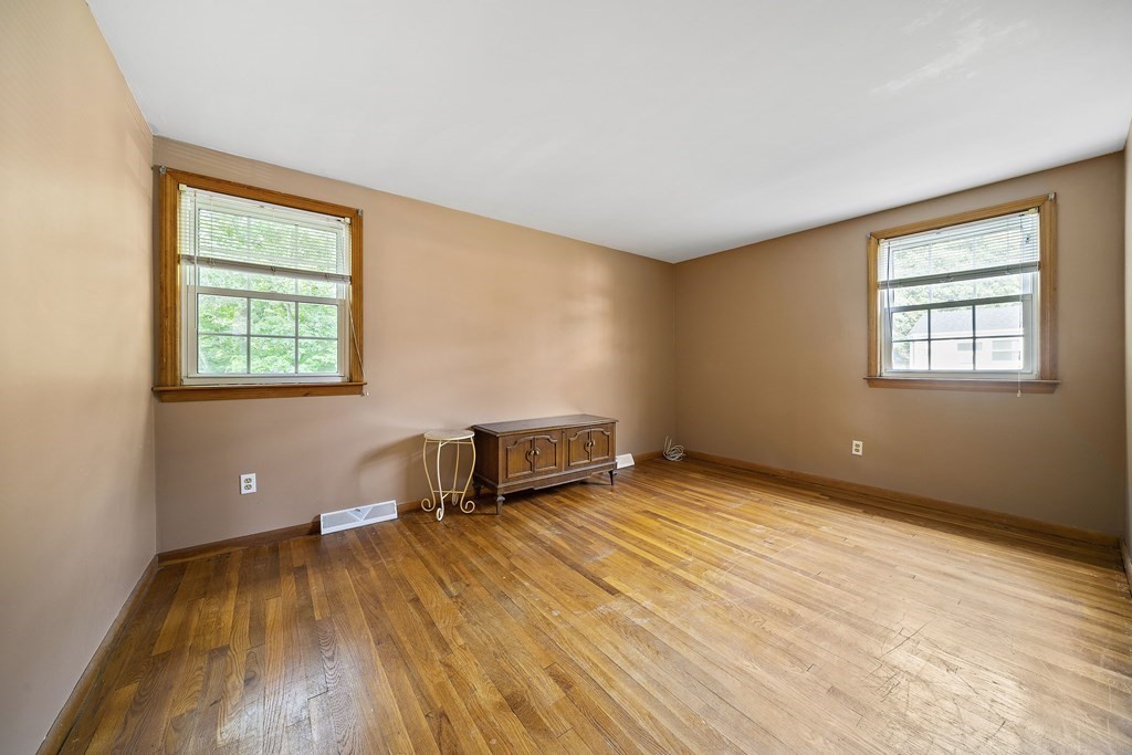 4 Oak Grove Road Randolph, MA 02368 - Photo 11 of 33 Gallery Image 11