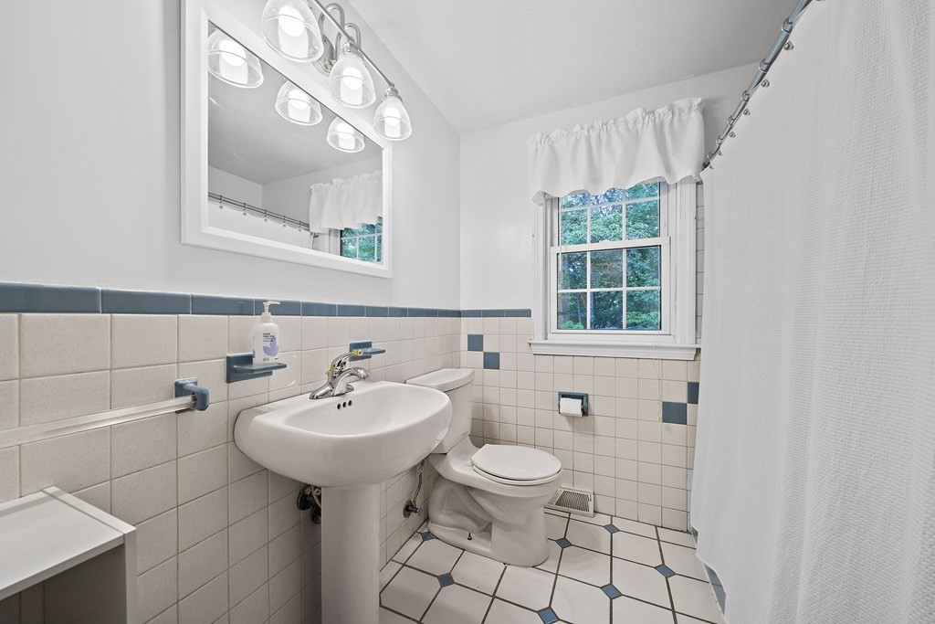4 Oak Grove Road Randolph, MA 02368 - Photo 13 of 33 Gallery Image 13