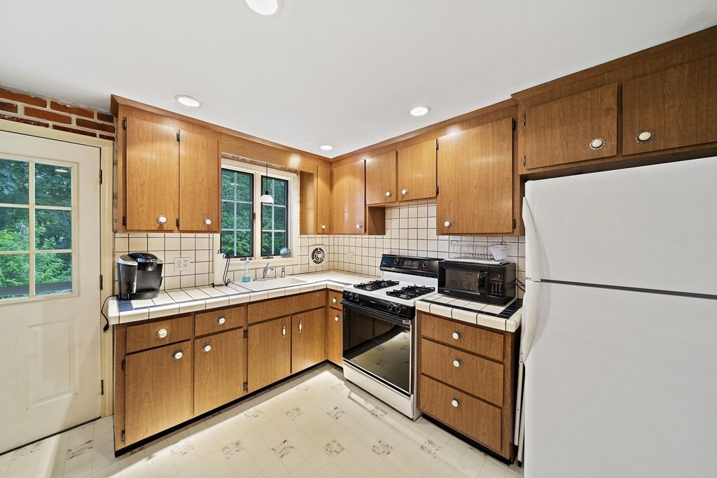 4 Oak Grove Road Randolph, MA 02368 - Photo 2 of 33 Gallery Image 2