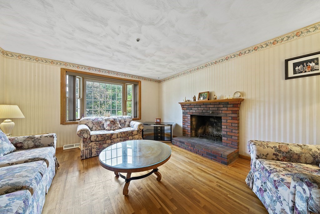 4 Oak Grove Road Randolph, MA 02368 - Photo 8 of 33 Gallery Image 8