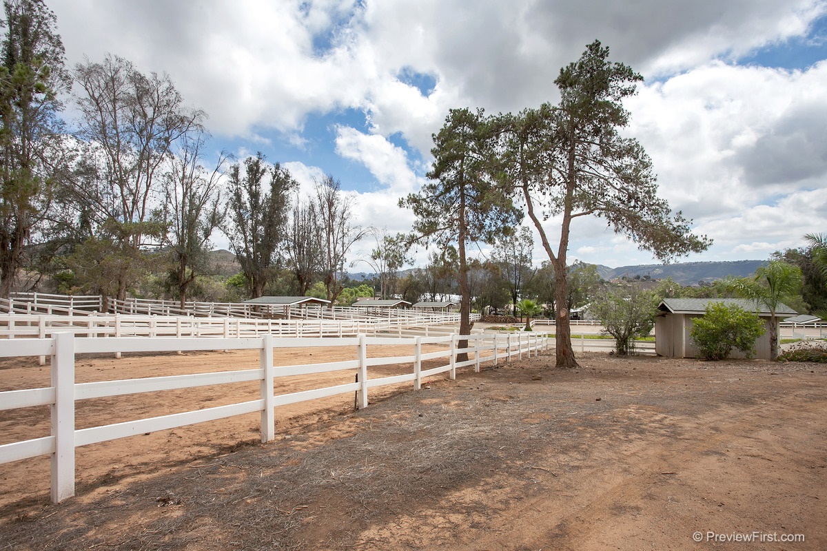 1844 Robinhood Road San Marcos, CA 92069 - Photo 22 of 25 Gallery Image 22