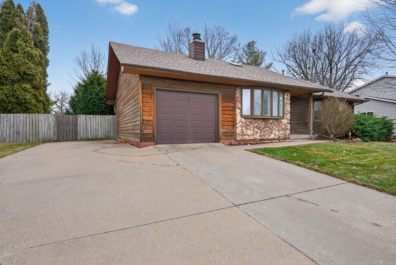 4415 31st Street Bettendorf, IA 52722 - Photo 2 of 36