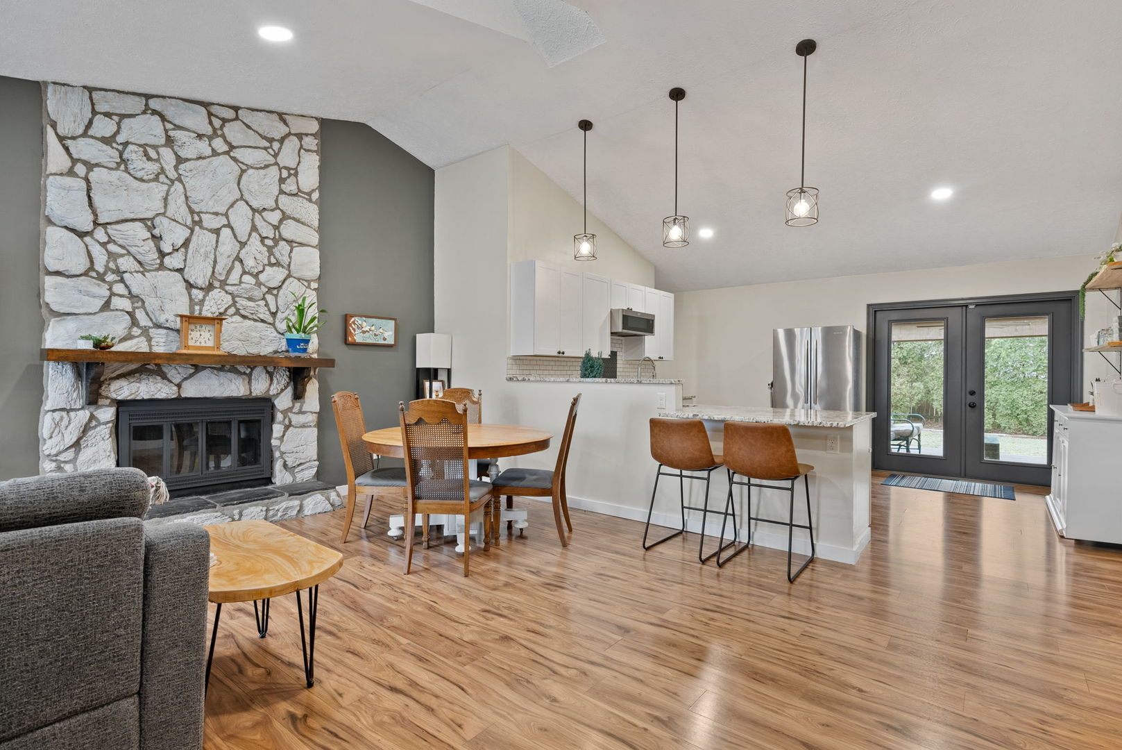 4415 31st Street Bettendorf, IA 52722 - Photo 3 of 36