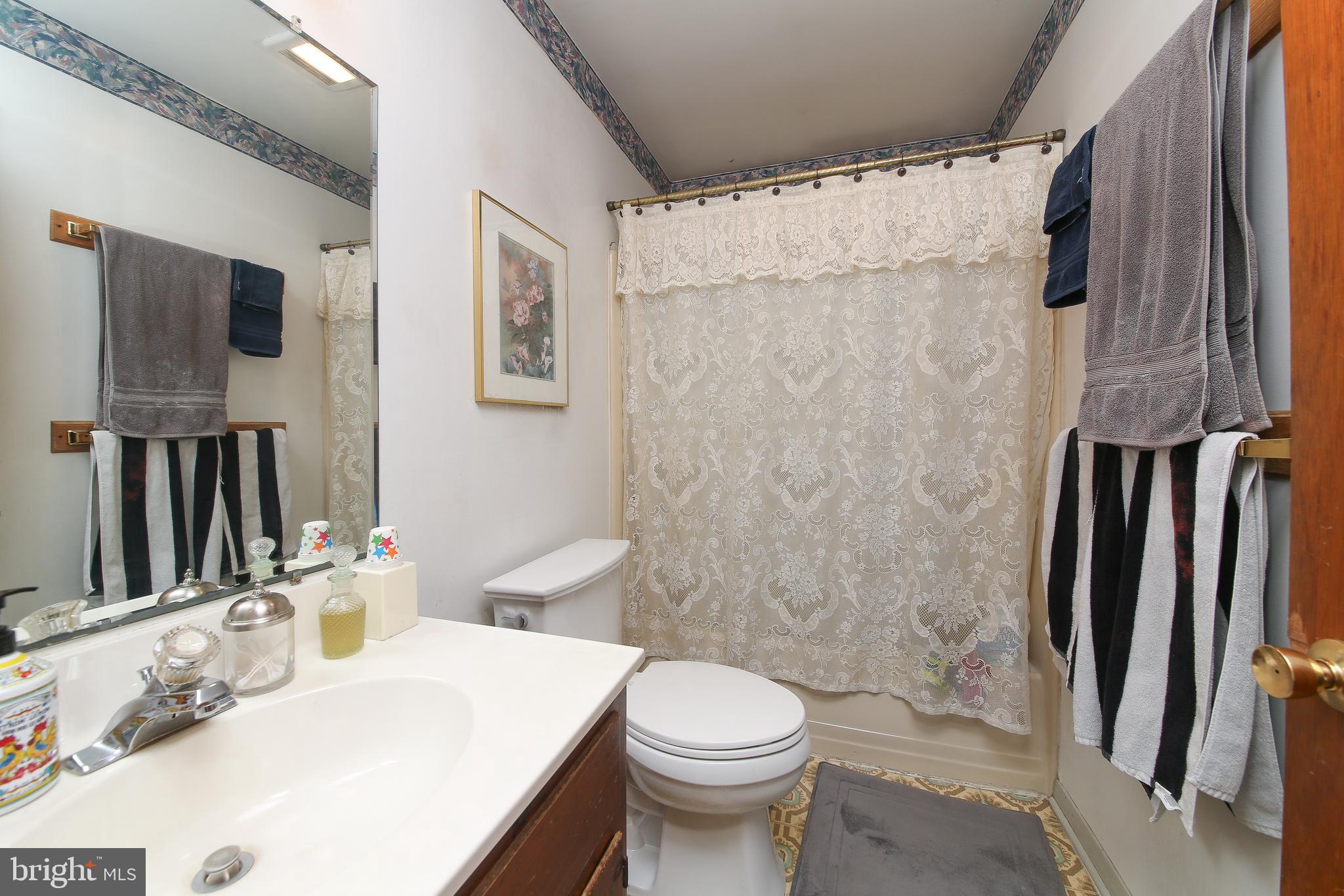 618 Godshall Road Telford, PA 18969 - Photo 15 of 34 Hall Bath