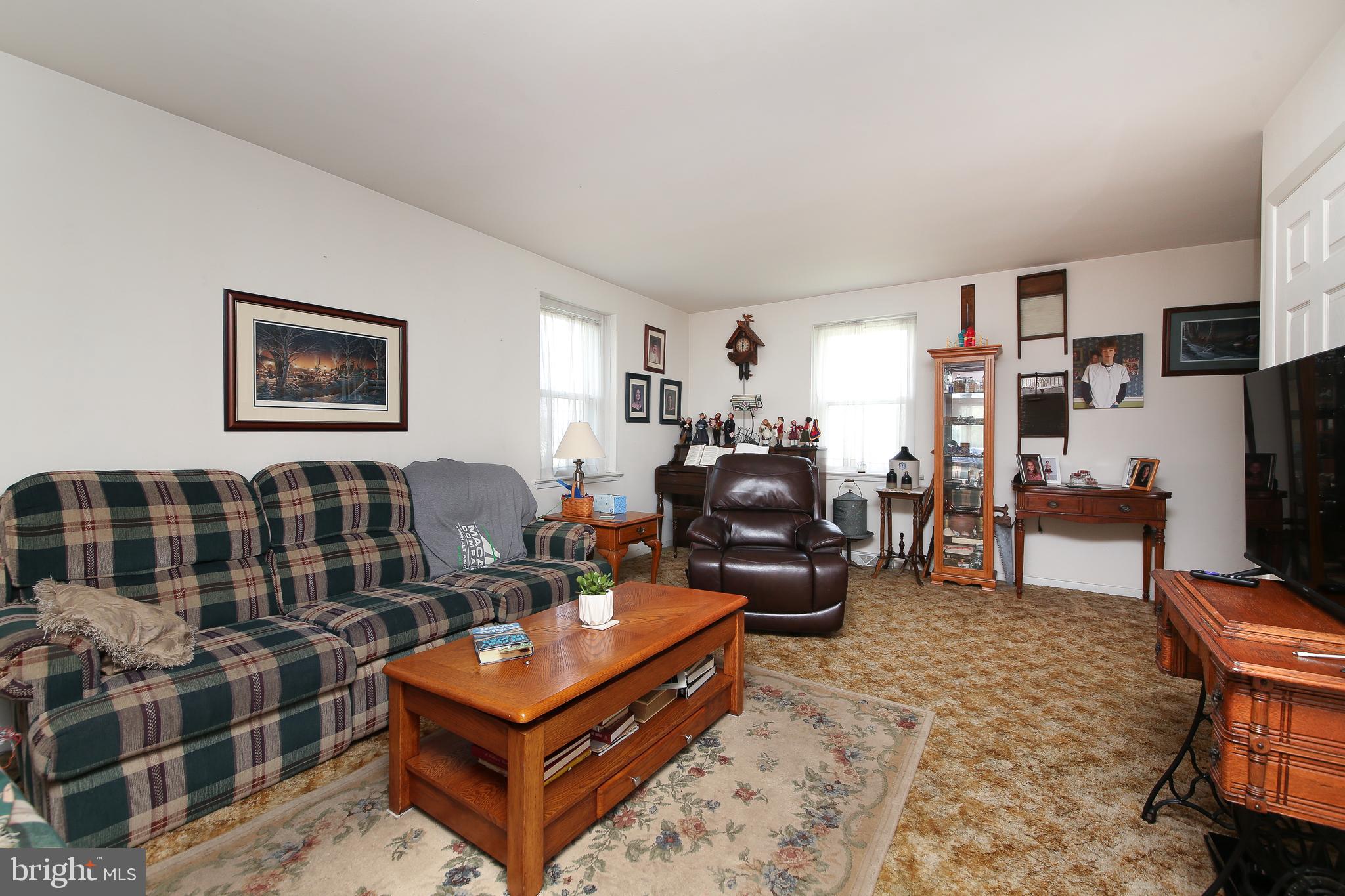 618 Godshall Road Telford, PA 18969 - Photo 4 of 34 Living Room