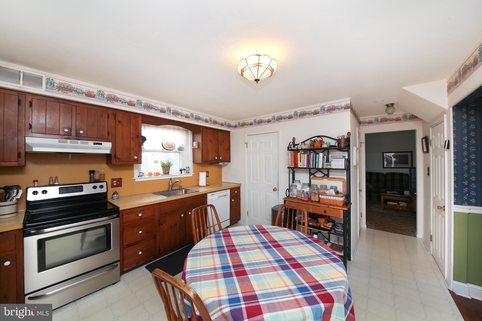 618 Godshall Road Telford, PA 18969 - Photo 8 of 34 Kitchen with access to Laundry Room