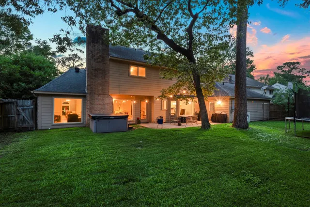 a view of a house with a backyard