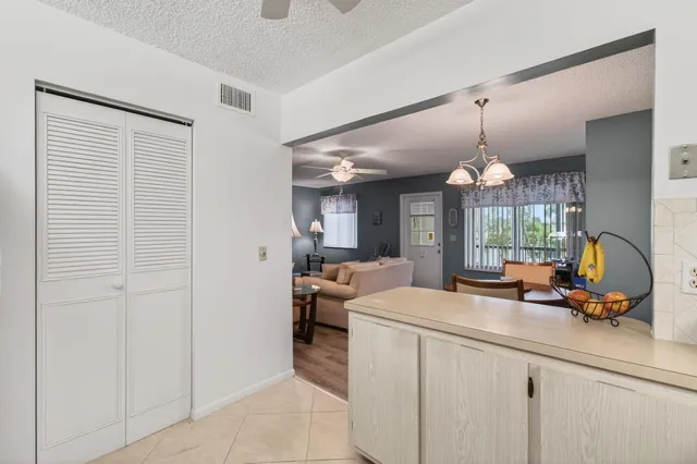 $145,000 | 405 Pine Glen Lane, Unit D2, Greenacres, FL 33463