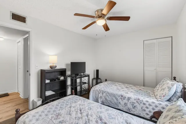 $145,000 | 405 Pine Glen Lane, Unit D2, Greenacres, FL 33463