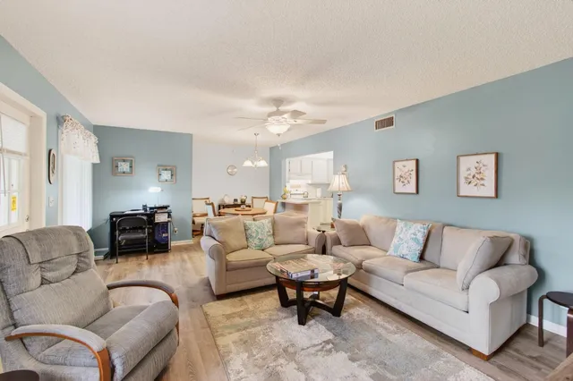 $145,000 | 405 Pine Glen Lane, Unit D2, Greenacres, FL 33463