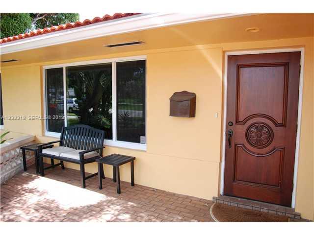3339 West Park Road Hollywood, FL 33021 - Photo 12 of 15 a bench sitting in front of a building