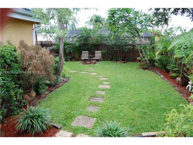 3339 West Park Road Hollywood, FL 33021 - Photo 14 of 15 a backyard of a house with lots of green space