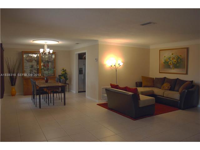 3339 West Park Road Hollywood, FL 33021 - Photo 4 of 15 a living room with furniture and a dining table