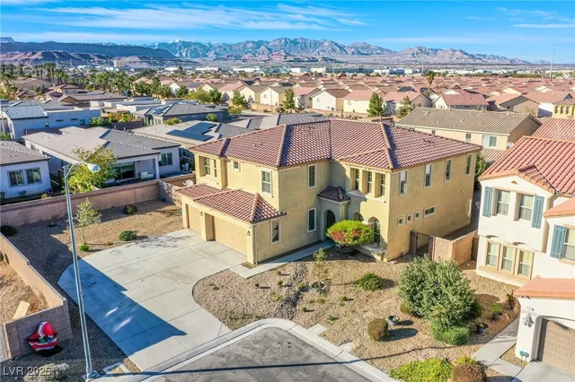 $820,000 | 7230 Estonian Place, Las Vegas, NV 89113