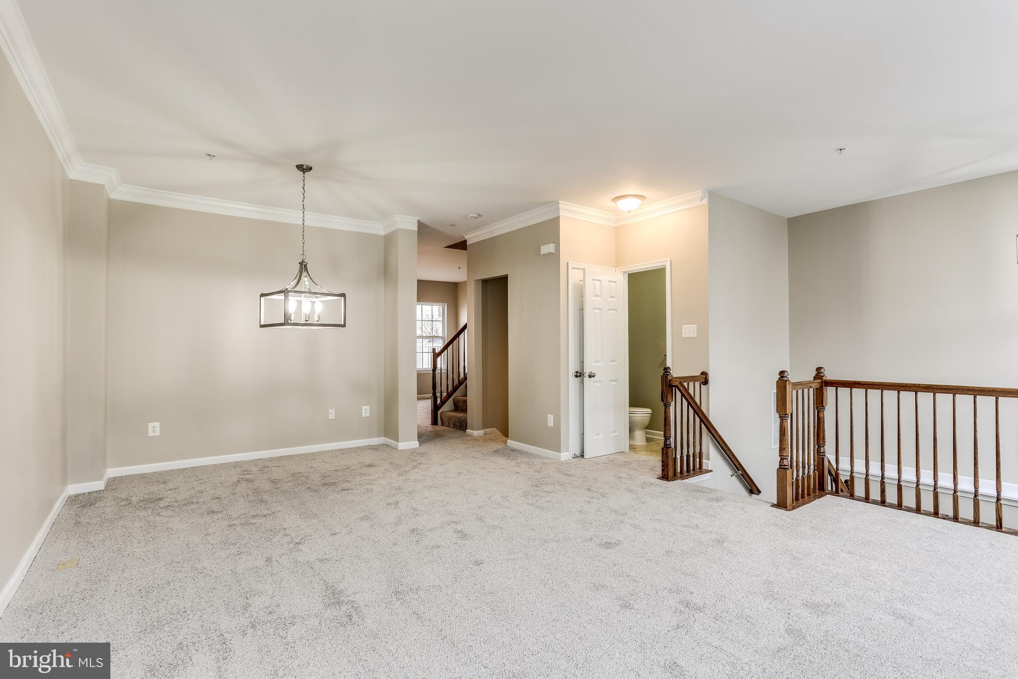7131 Water Oak Road, Unit 117 Elkridge, MD 21075 - Photo 3 of 30 Living Room / Dining Room