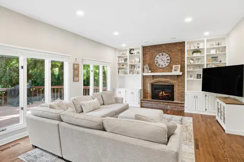 $1,150,000 | 329 Royce Woods Court, Naperville, IL 60565