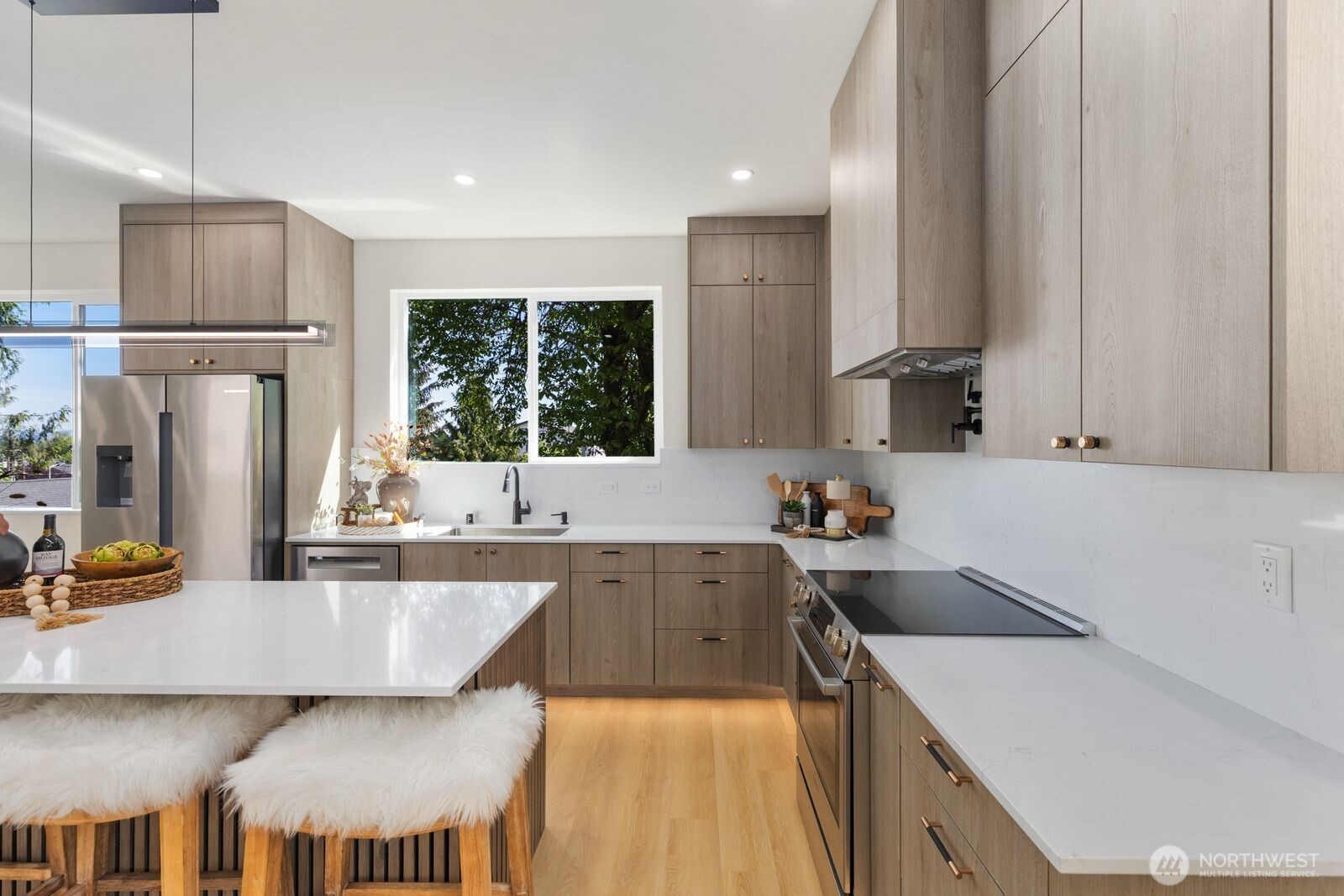 933 North 87th Street Seattle, WA 98103 - Photo 7 of 38