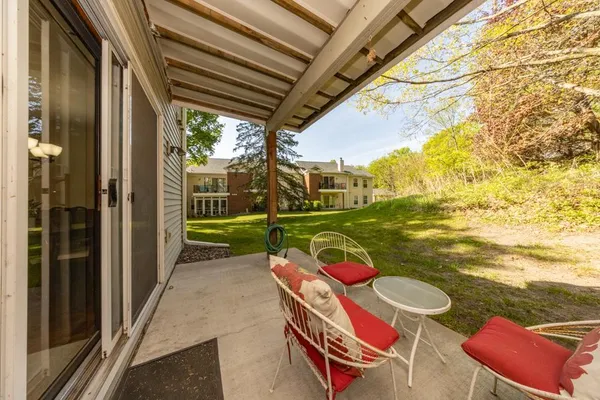 $165,000 | 723 Larpenteur Avenue East, Unit 723A, Maplewood, MN 55117