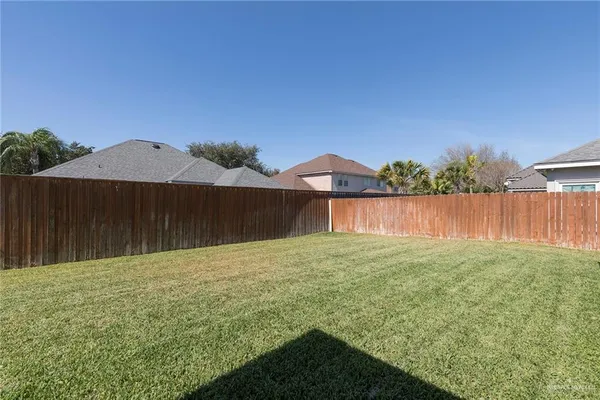 a view of a house with backyard