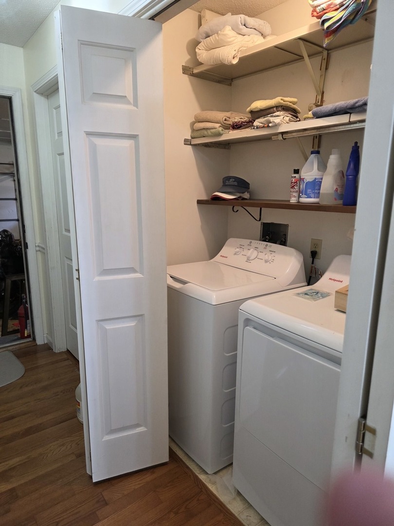 107 Comanche Trail Loda, IL 60948 - Photo 19 of 37 a utility room with dryer and washer