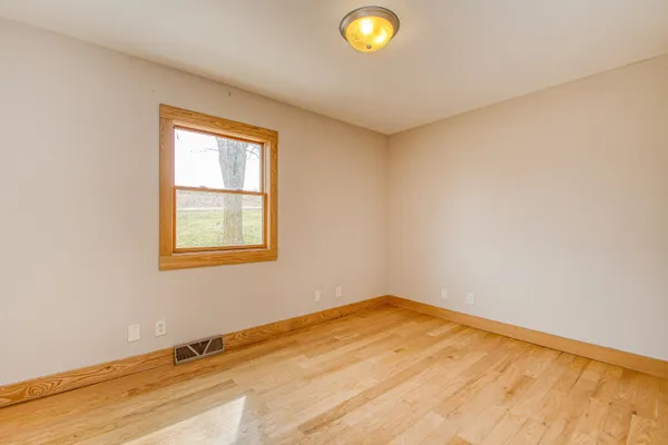 $325,000 | 13800 West Valley Road, East Dubuque, IL 61025