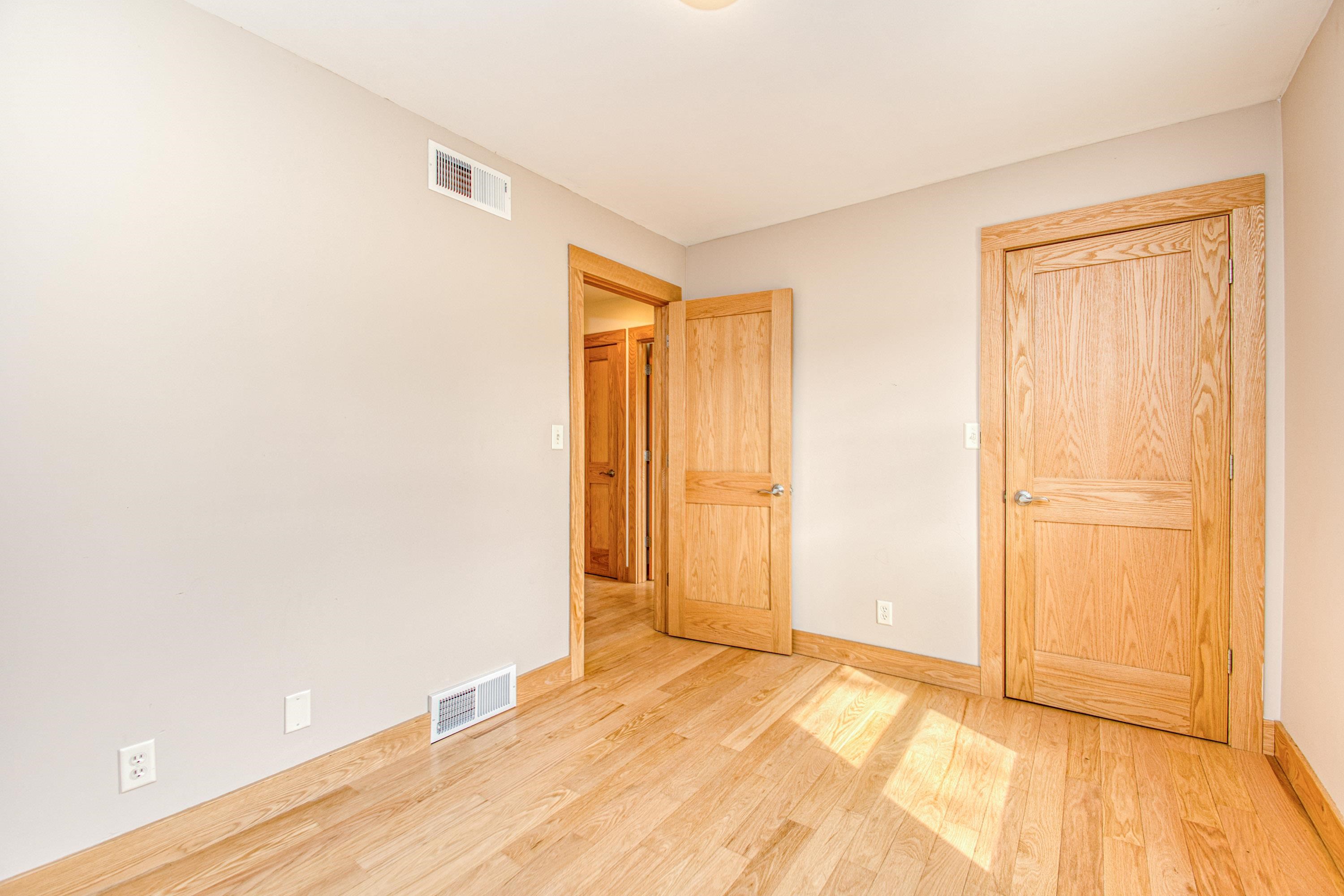 13800 West Valley Road East Dubuque, IL 61025 - Photo 12 of 43