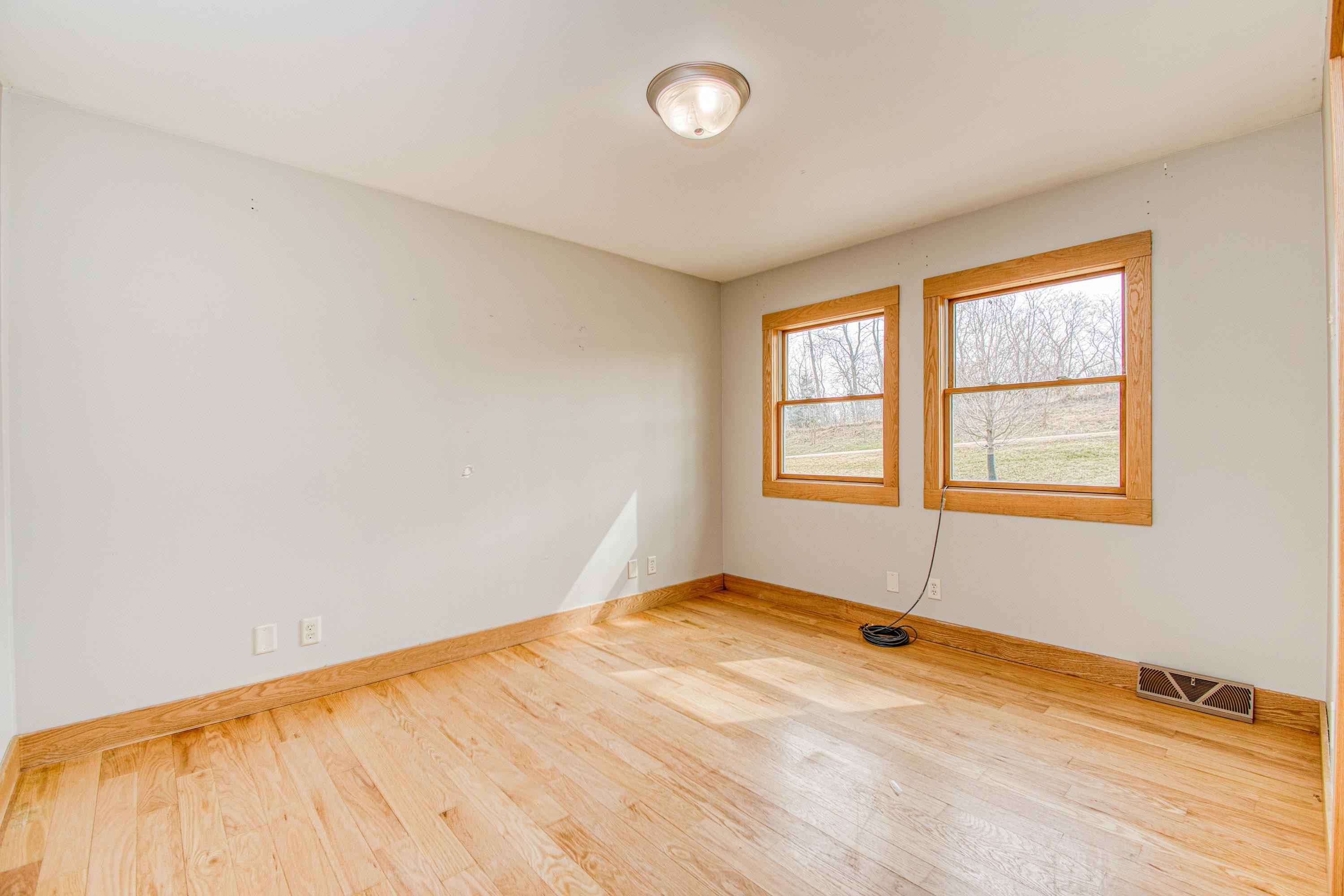 13800 West Valley Road East Dubuque, IL 61025 - Photo 14 of 43