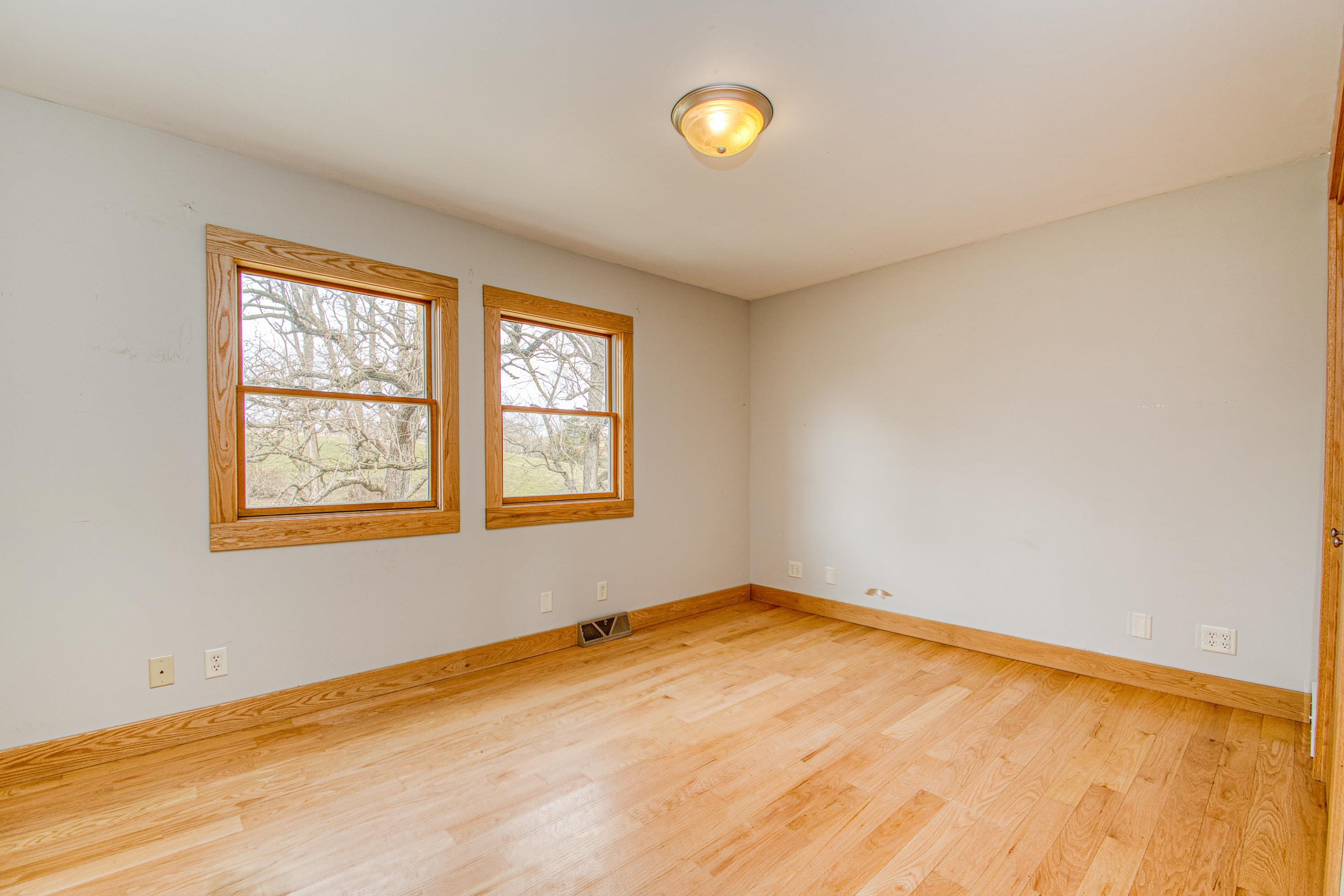 13800 West Valley Road East Dubuque, IL 61025 - Photo 15 of 43