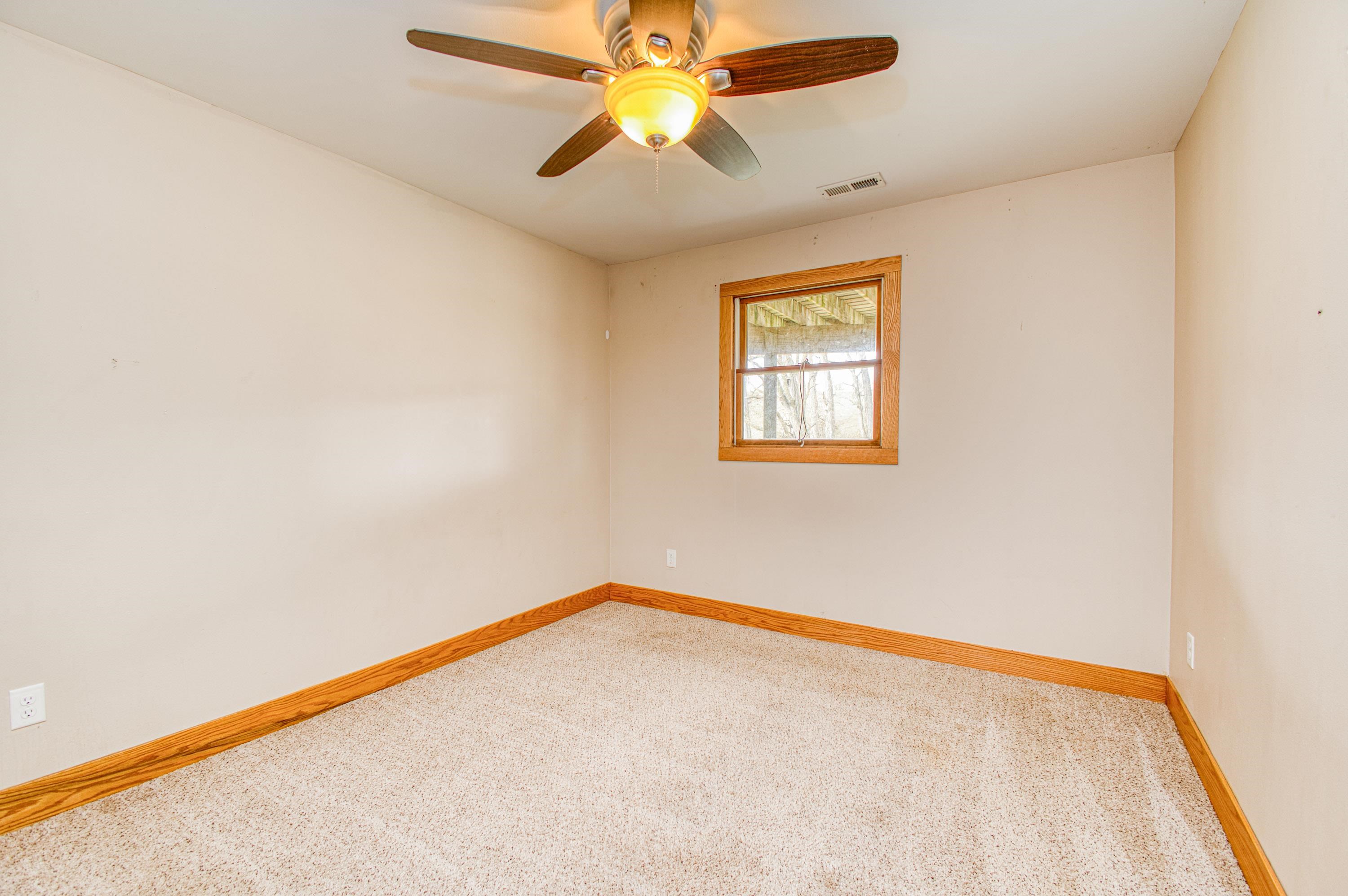 13800 West Valley Road East Dubuque, IL 61025 - Photo 19 of 43