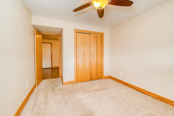 $325,000 | 13800 West Valley Road, East Dubuque, IL 61025