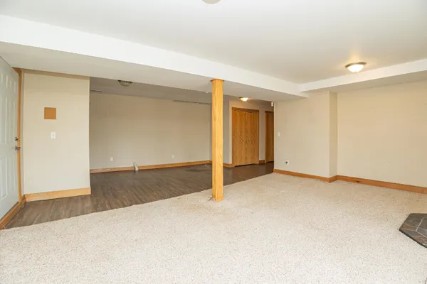 $325,000 | 13800 West Valley Road, East Dubuque, IL 61025