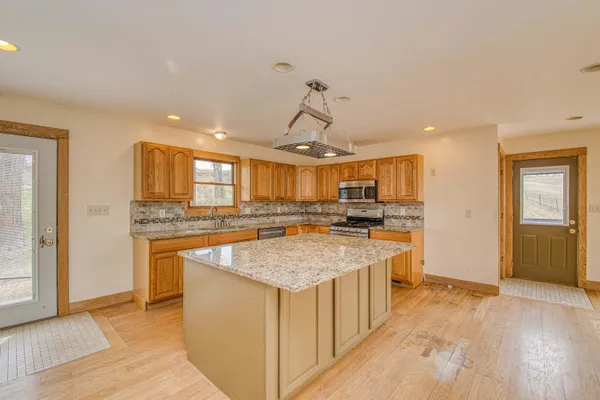 $325,000 | 13800 West Valley Road, East Dubuque, IL 61025
