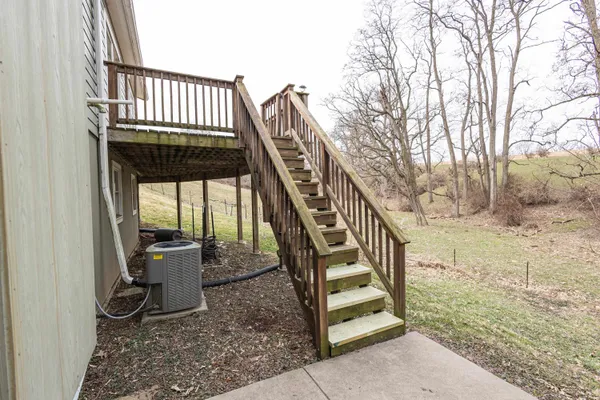 $325,000 | 13800 West Valley Road, East Dubuque, IL 61025