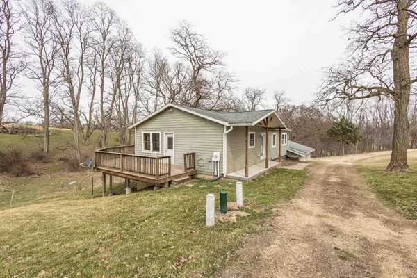 $325,000 | 13800 West Valley Road, East Dubuque, IL 61025