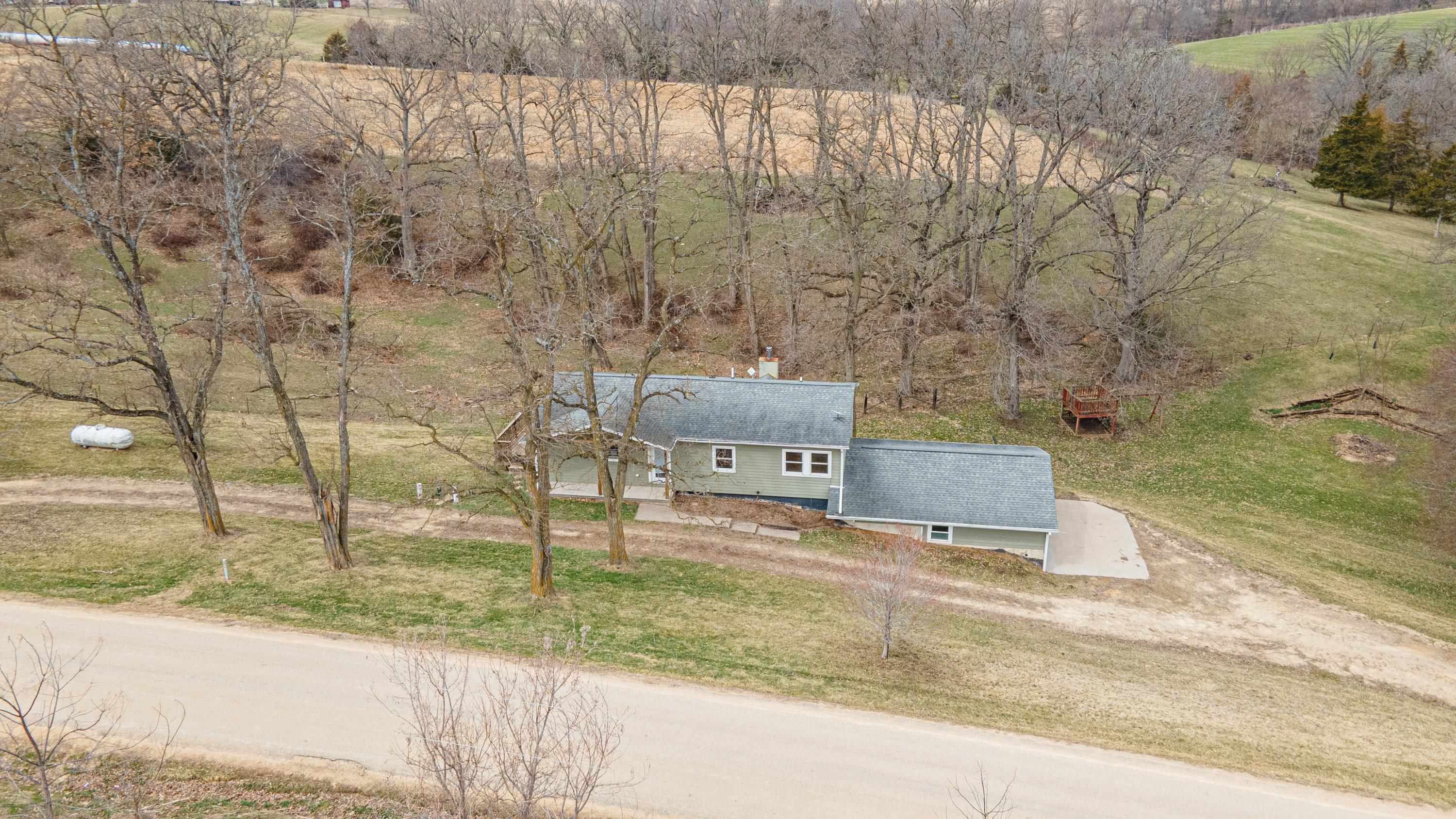 13800 West Valley Road East Dubuque, IL 61025 - Photo 38 of 43