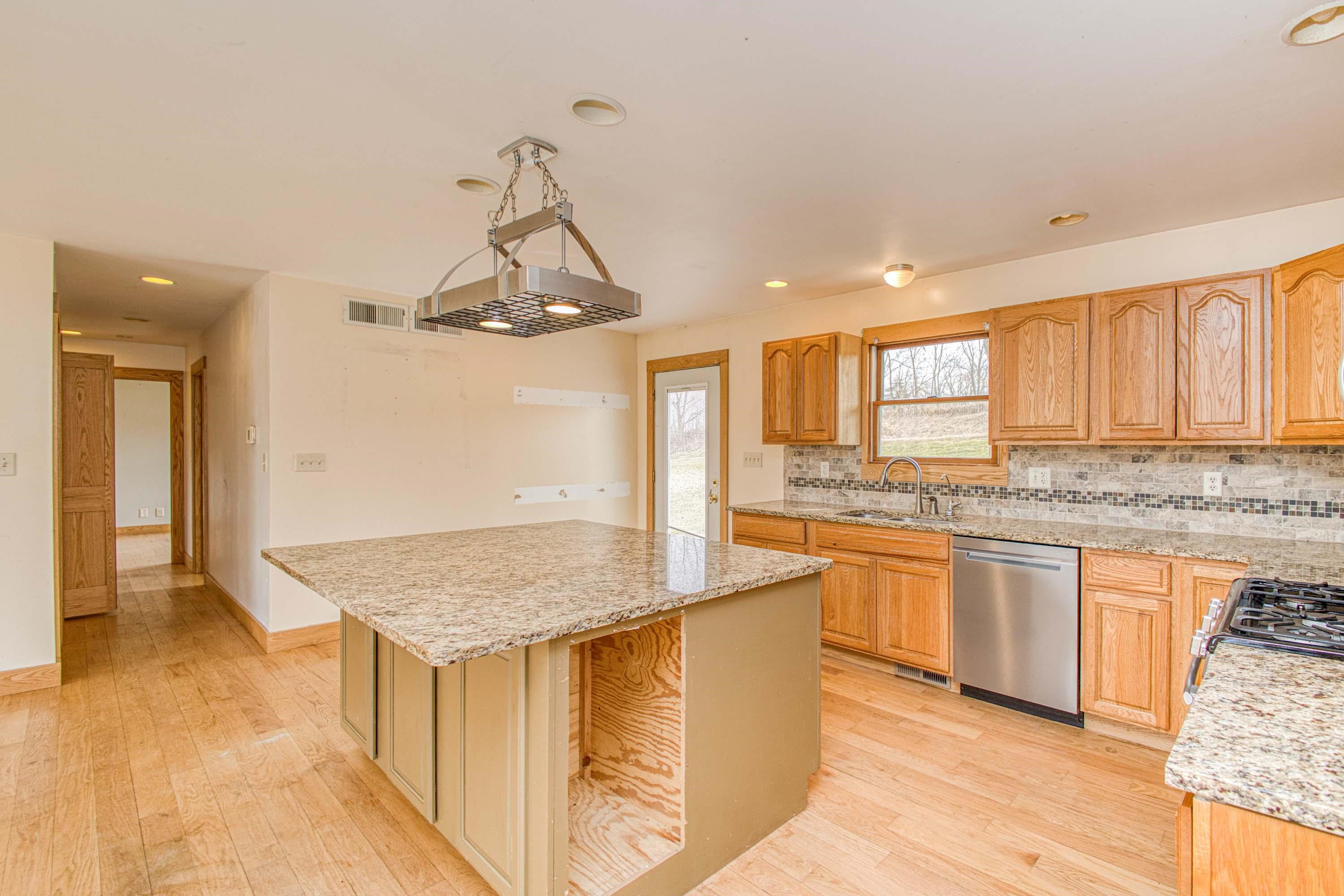 13800 West Valley Road East Dubuque, IL 61025 - Photo 4 of 43