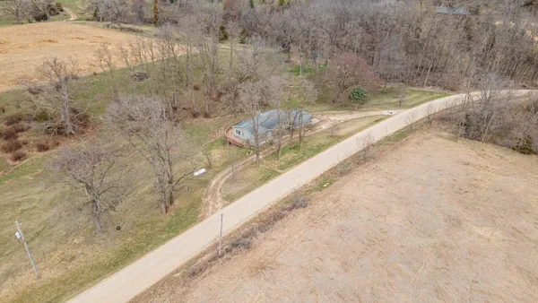 $325,000 | 13800 West Valley Road, East Dubuque, IL 61025