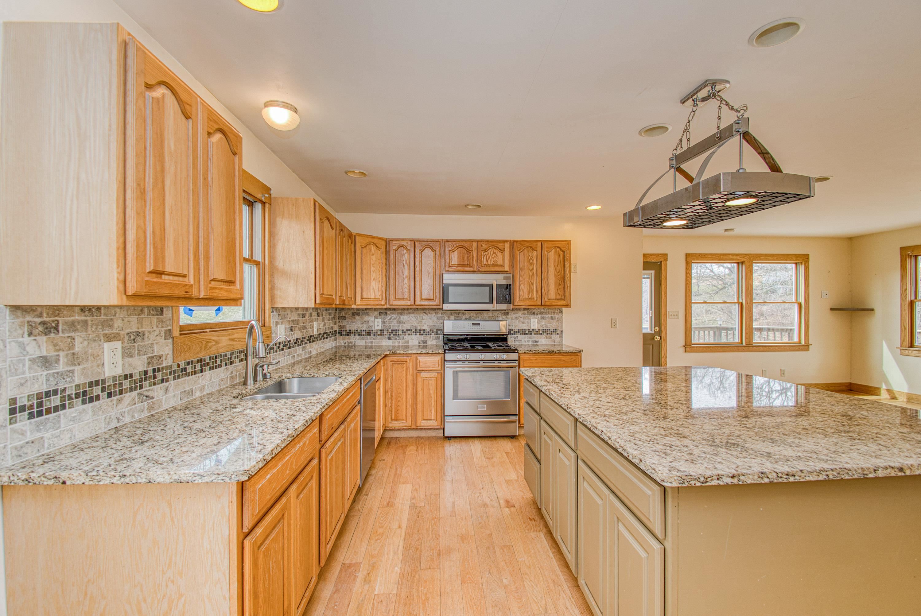 13800 West Valley Road East Dubuque, IL 61025 - Photo 6 of 43