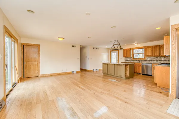 $325,000 | 13800 West Valley Road, East Dubuque, IL 61025